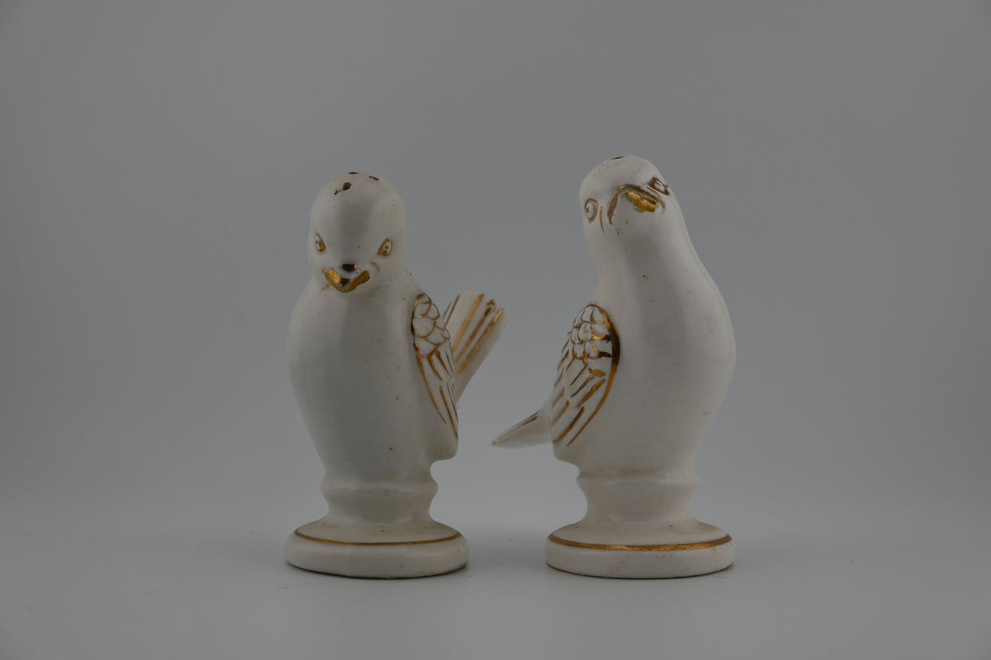 Vintage 1950s Love Birds Salt & Pepper Shakers – Ceramic Birds with Gold Trim, Made in Japan
