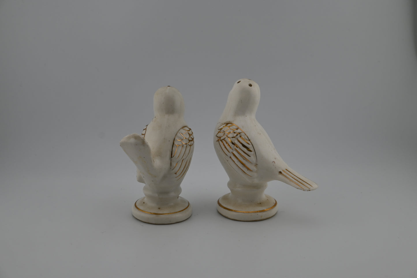 Vintage 1950s Love Birds Salt & Pepper Shakers – Ceramic Birds with Gold Trim, Made in Japan