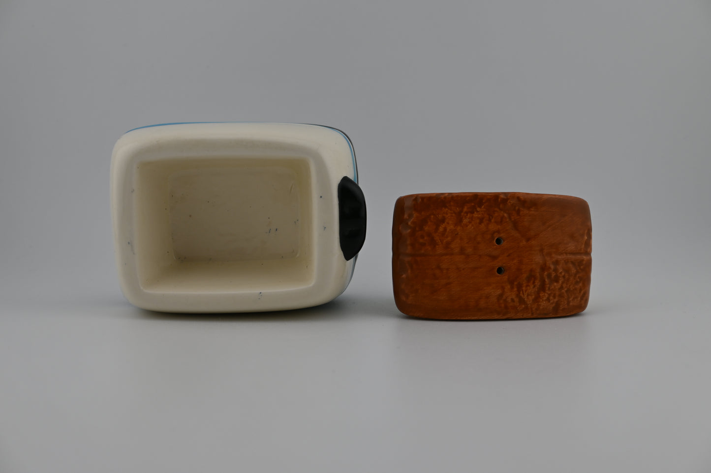 Vintage Stackable Bread & Toaster Salt & Pepper Shaker Set
